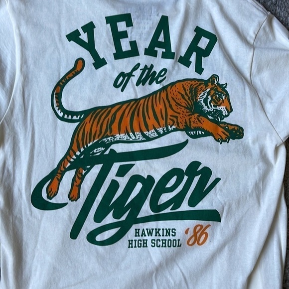 “Stranger Things” T-Shirt! - Picture 4 of 4